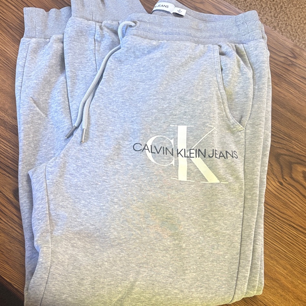 Calvin Klein Women’s Light Gray Sweatpants size M